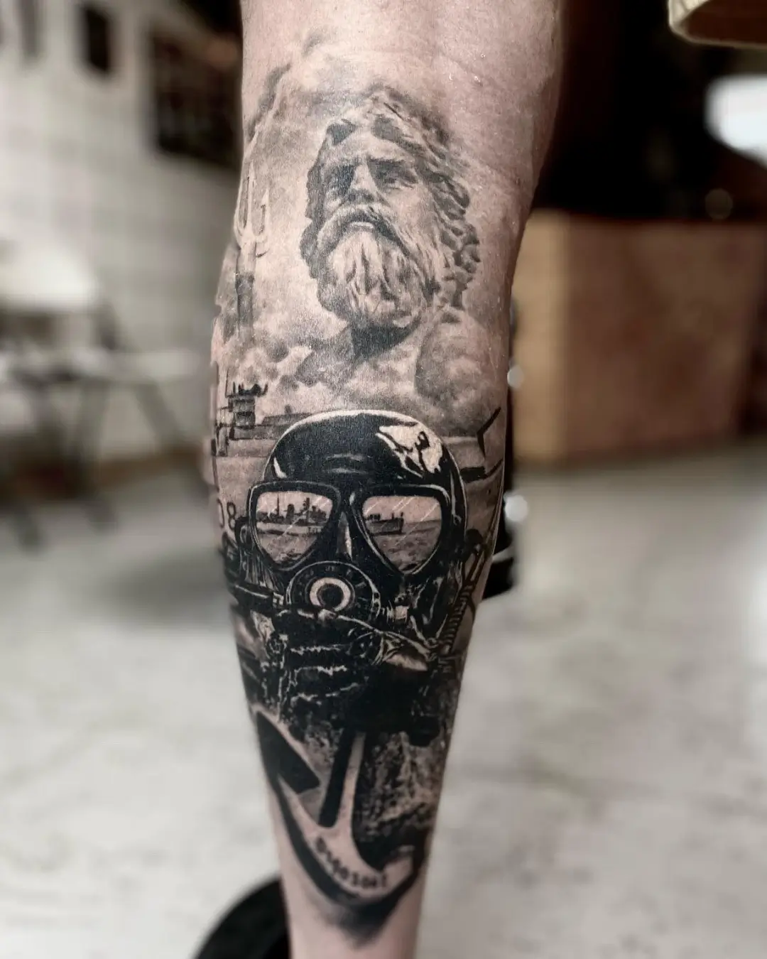 diver-scuba-black-and-grey-tattoo